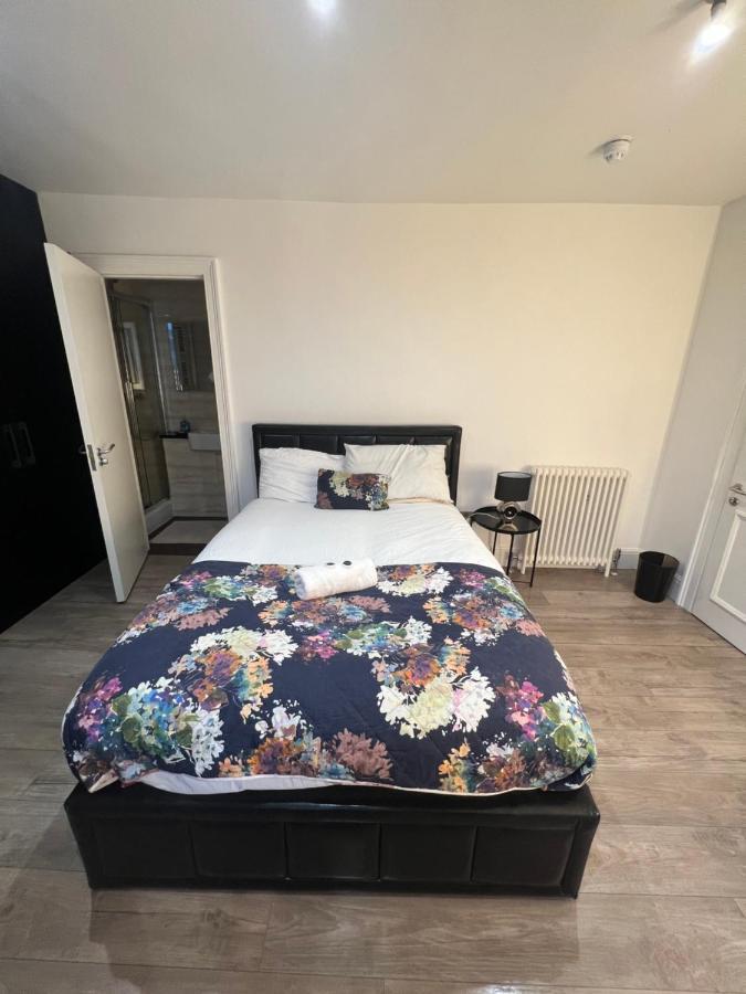 Privatunterkunft Luxury Double W/ Private Bathroom EDI